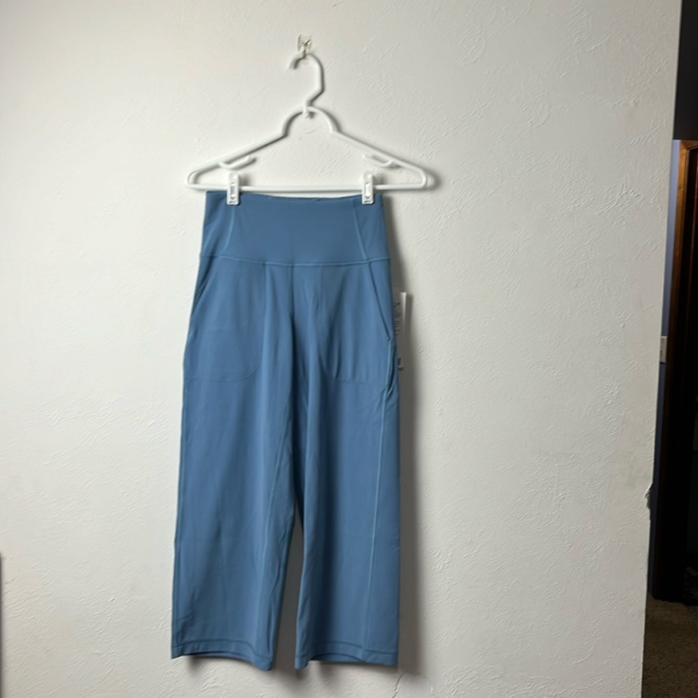 Lululemon Align HR Wide-Leg Crop 23” size 4